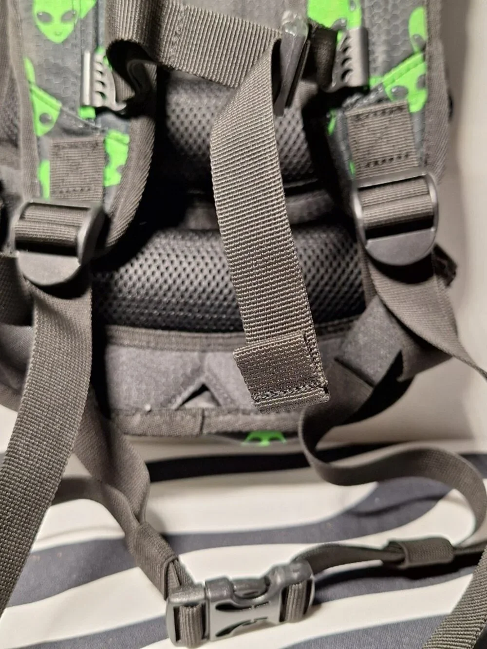 *SALE* Vibedration Hydration Backpack w/o Bladder, Black Green, Aliens, Used